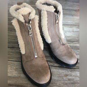 Unisa woman winterBoots beige size 7.5